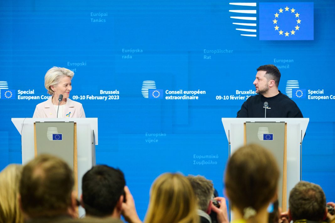 Der ukrainische Präsident, Wolodymyr Selenskyj, und EU-Kommissionspräsidentin Ursula von der Leyen während eines gemeinsamen Panels (Foto: BS/Europäische Union, 2024/ Dati Bendo).